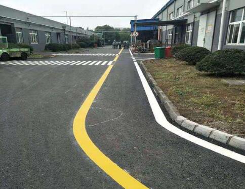 廠區(qū)道路劃線作用是什么，廠區(qū)道路劃線找誰？飛揚市政口碑好